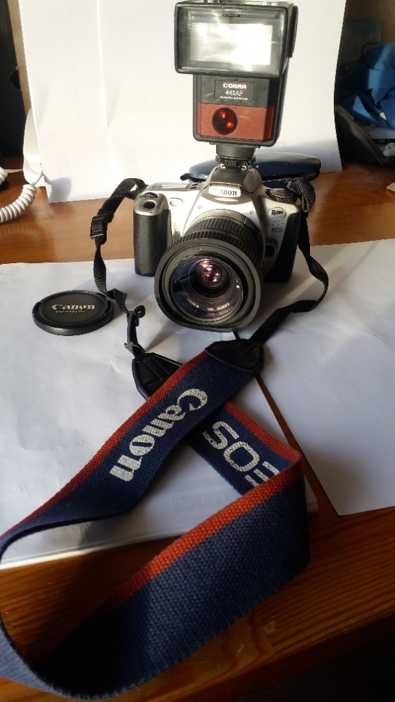 Canon EOS 2000 Rebel Camera with Zoom Lens EF 35 80 mm