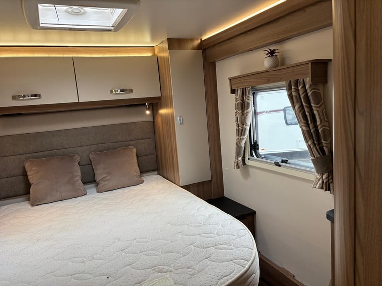 SWIFT BESSACARR HI-STYLE 599 MOTORHOME Alde, Auto Satellite, Tower Fridge, 