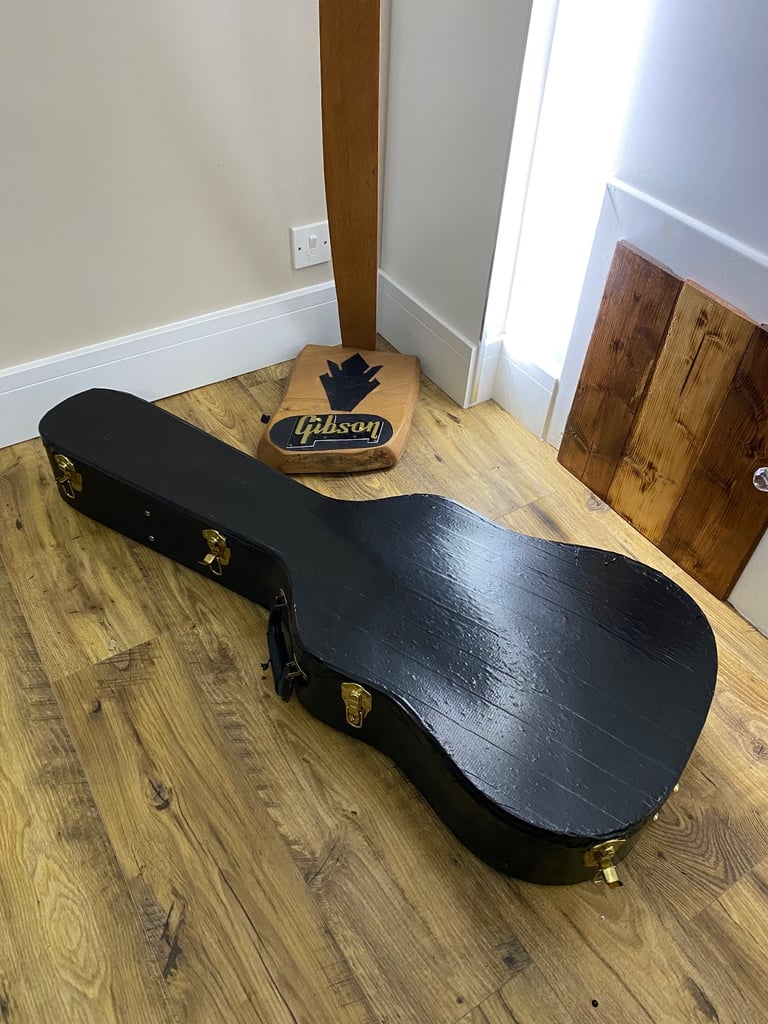 image for Gibson acoustic case 
