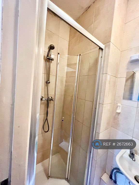 1 bedroom in Sussex Gardens, London, W2 (#2672663)