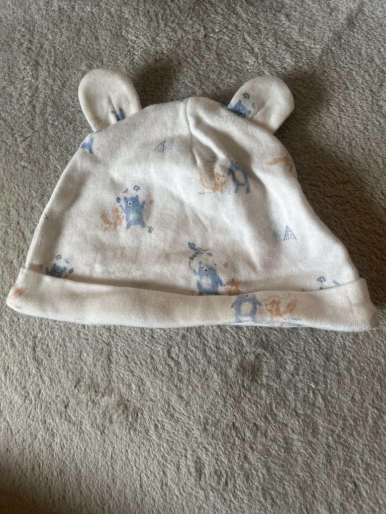 4 Baby Hats (Newborn & 1–3 Months) 