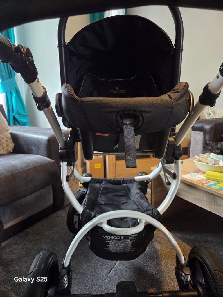 Venicci travel system 