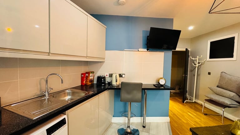 SPACIOUS 1-BEDROOMFLAT FOR RENT - GREENWICH Some bills included