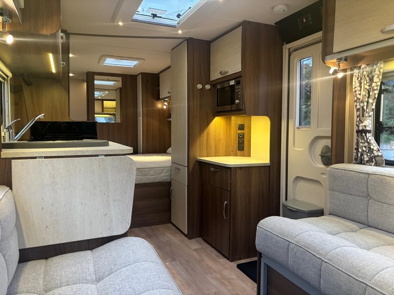 2019 VENUS 570-4, LIGHT WEIGHT FIXED BED, ONE OWNER, MOVER, ............NOW SOLD