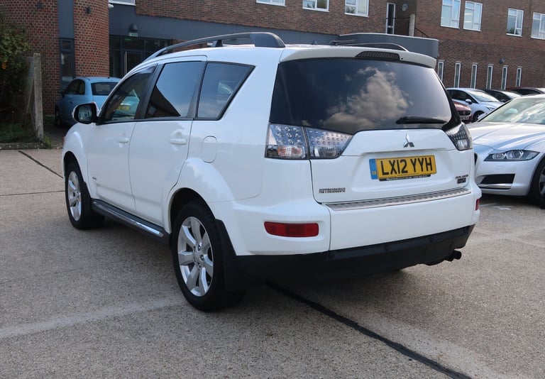 2012/12 White Mitsubishi Outlander 2.2 DI-D GX3 5dr 2WD 7 Seat