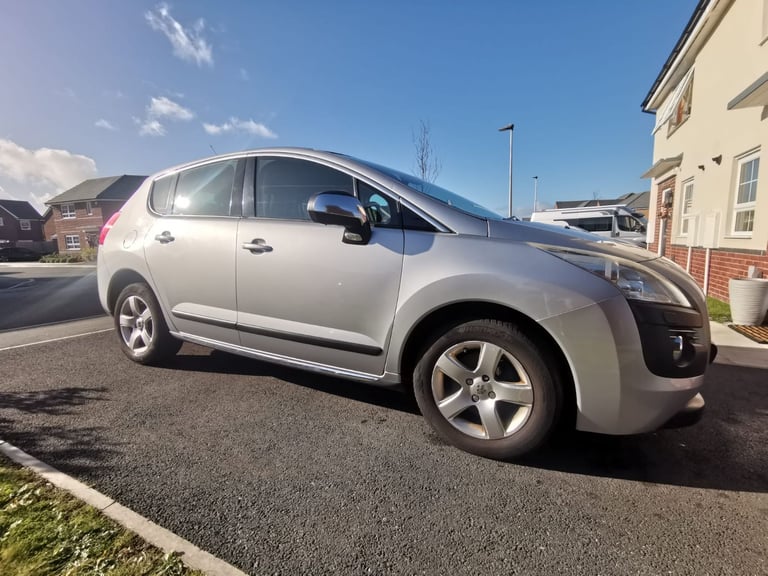 Peugeot, 3008, Hatchback, 2010, Manual, 1598 (cc), 5 doors