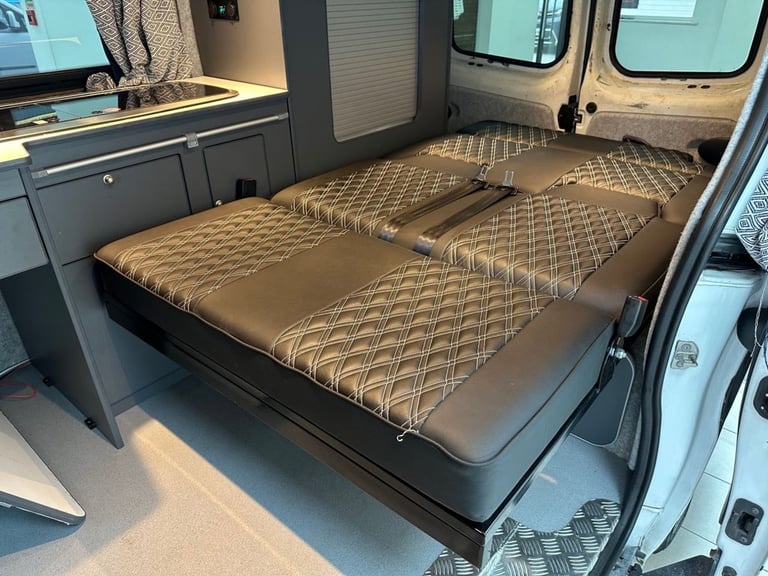 2015 Renault Trafic 1.6 dCi 27 Business camper conversion, 6 seats 5dr Diesel Manual SWB Standa C...