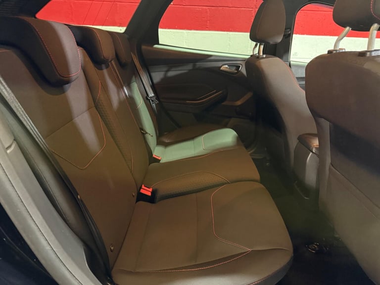 2017 Ford Focus 1.0T EcoBoost ST-Line Euro 6 (s/s) 5dr ESTATE Petrol Manual