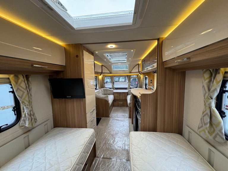 ⭐️ 2017/18 LUNAR CLUBMAN SB ⭐️ 4 BERTH TOURING CARAVAN ⭐️ FULLY SERVICED ⭐️
