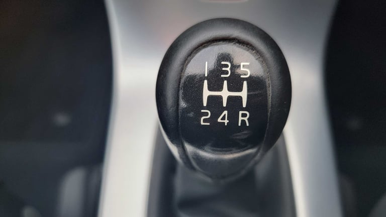 2012 Volvo S40 2.0 SE Lux Edition 4dr Saloon Petrol Manual