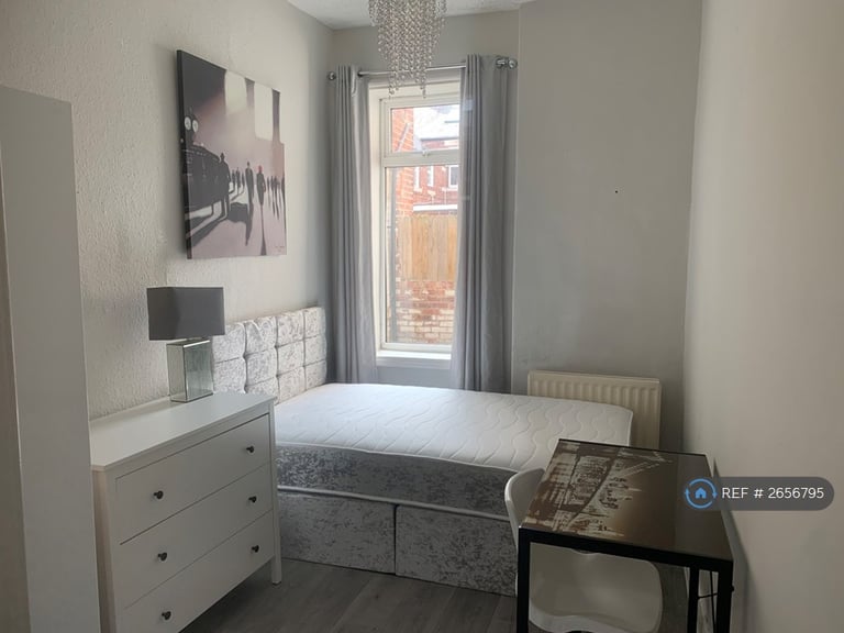 3 bedroom flat in Ashleigh Grove, West Jesmond, Newcastle Upon Tyne, NE2 (3 bed) (#2656795)