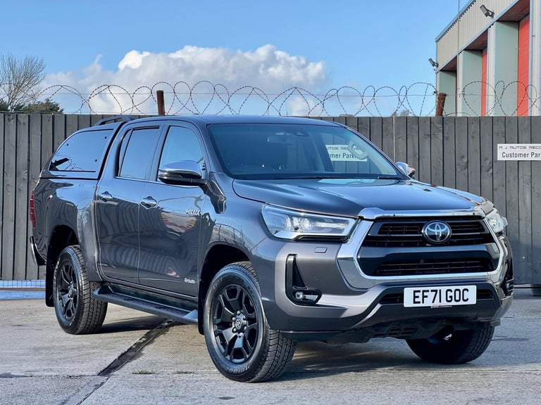 2022 Toyota Hilux Invincible D/Cab Pick Up 2.8 D-4D Auto PICK UP DIESEL Automatic