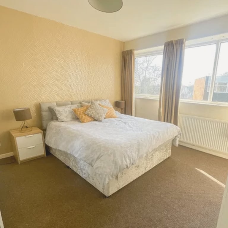 Low income people apply for emergency housing in B81DT - 3 bedrooms are available!