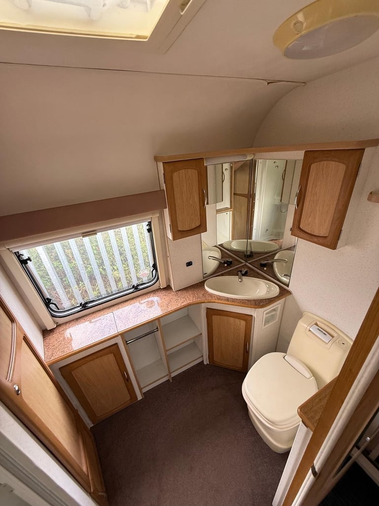 Elddis Odyssey 482 Full Rear Bathroom