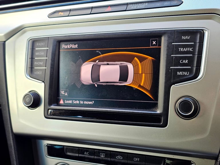 2017 VOLKSWAGEN PASSAT BLUEMOTION TECH NAV 2.0 TDI + EURO 6🔥