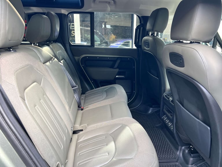 2020 Land Rover Defender 110 2.0 SD4 S SUV + BODYKIT + 22 ALLOYS + 5dr Diesel Auto 4WD Euro 6 (s/...