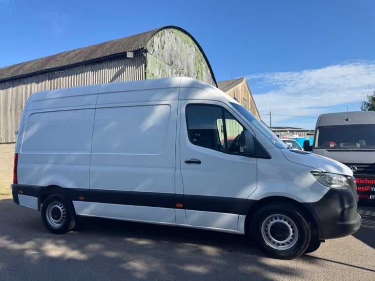 Mercedes-Benz Sprinter 3.5t H2 L2 Progressive Van++1 OWNER++CRUISE++REV