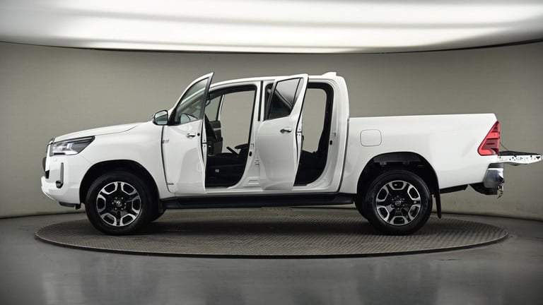 2024 Toyota Hilux 2.8 D-4D Invincible Pickup Double Cab 4dr Diesel Auto 4WD Euro 6 (s/s) (204 Pic...