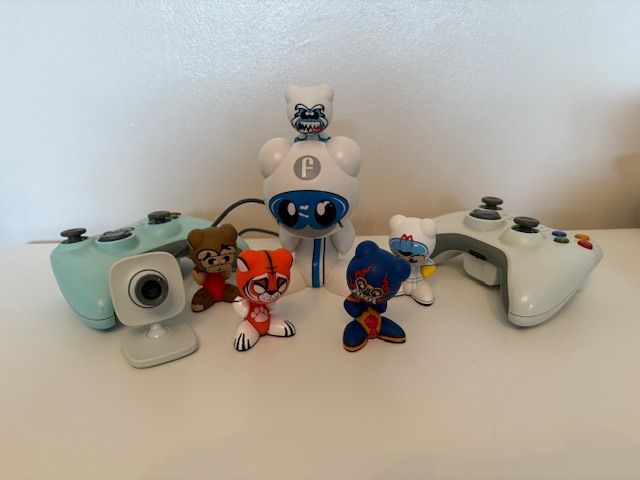 XBox - 2 Controllers, Radica Racer Hub & 5 Characters