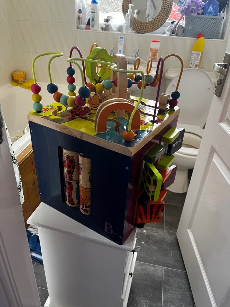 Pre loved zany zoo activity cube 