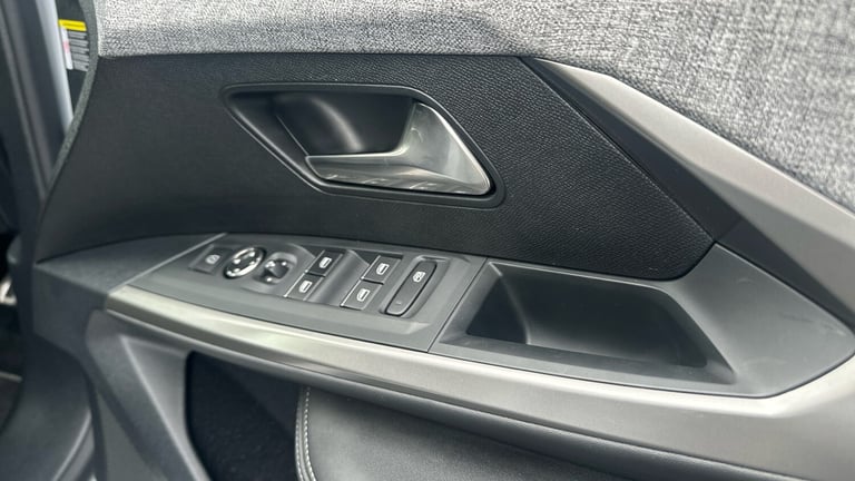 2025 Peugeot 3008 1.2 MHEV GT SUV 5dr Petrol Hybrid e-DSC Euro 6 (s/s) (136 ps) SUV Hybrid Automatic