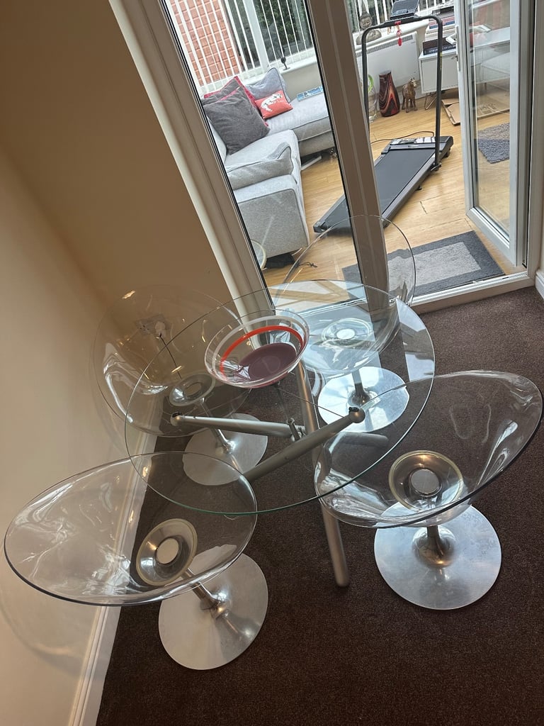 Ero(s) by Katell Italian Dinning table and Chairs 