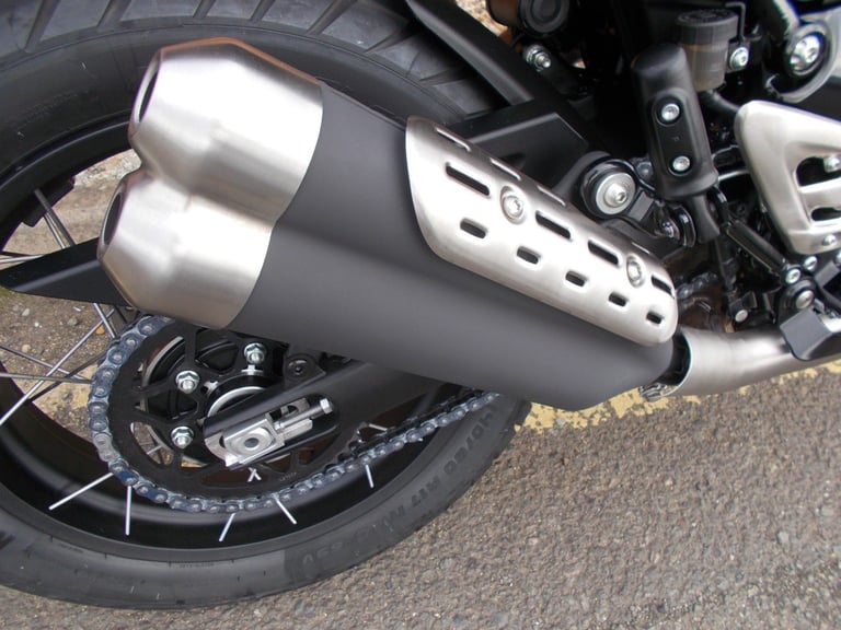 2025 Triumph Scrambler 400 XC