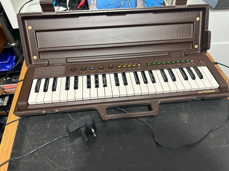 image for Yamaha Portasound PS-3 Analogue Keyboard Synthesizer / Drum Machine - Cased