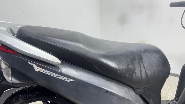 Honda Vision 2012 42K 50CC RUNNING PROJECT BIKE SCOOTER SPARES OR REPAIR