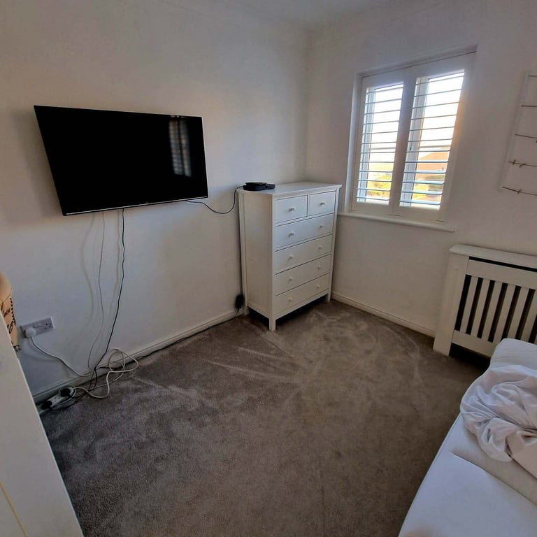 Big double room to rent in lovely modern house share 