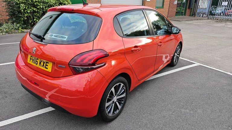 2016 Peugeot 208 1.2 PureTech XS-White 5dr HATCHBACK Petrol Manual