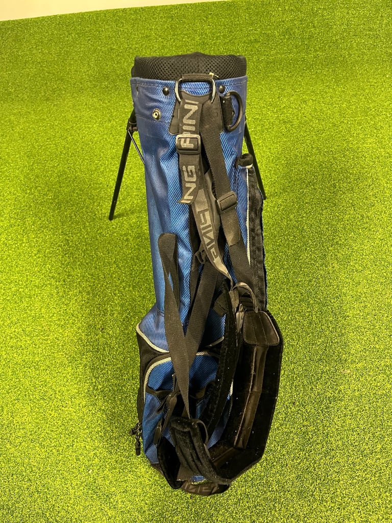 PING JUNIOR STAND BAG WITH HOOD. GOOD CONDITION 