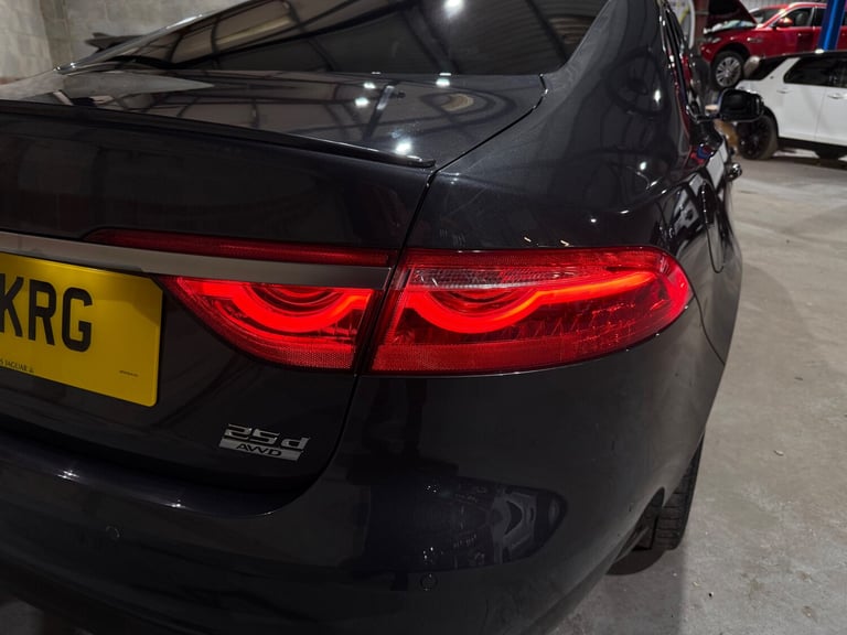2017 Jaguar XF 2.0d R-Sport Saloon 4dr Diesel Auto AWD Euro 6 (s/s) (240 ps)