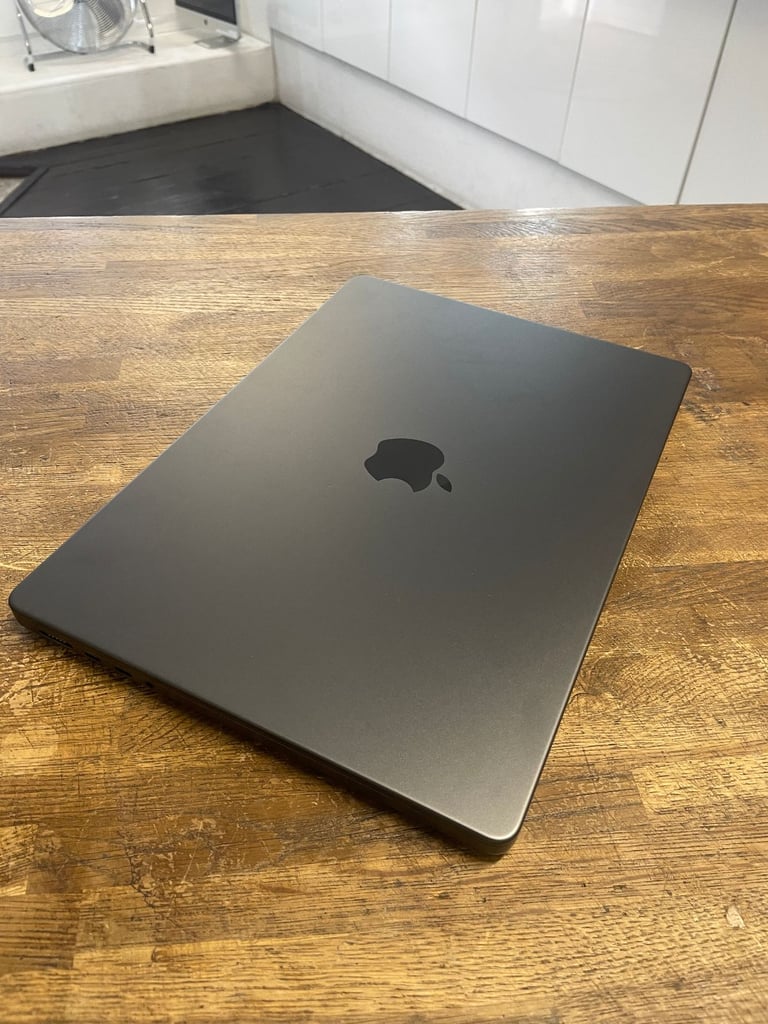 14-inch Apple MacBook Pro M4 16,1 (10-CPU 10-GPU) 16-core 16GB RAM 500GB SSD Space Black Logic Pro