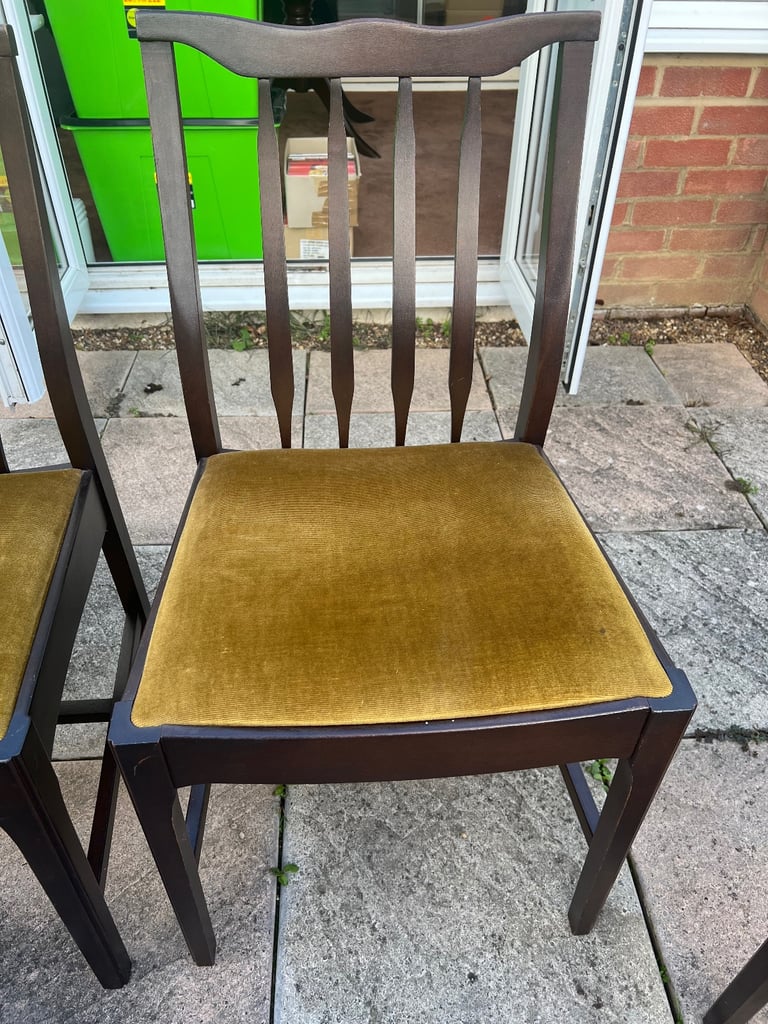 Stag Extendable Dining Table & 6 Chairs – Classic Vintage Set