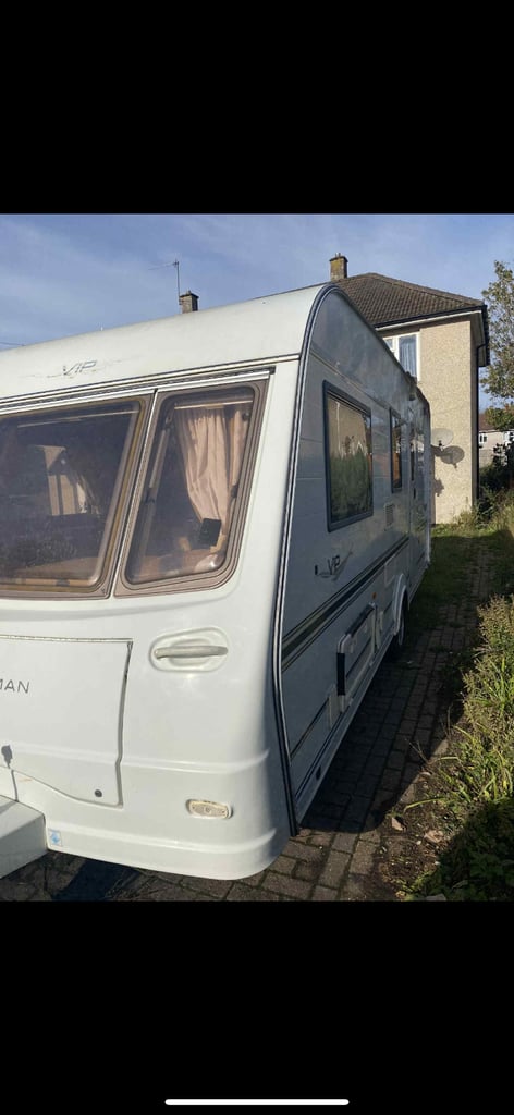 2005 COACHMAN VIP 520/4