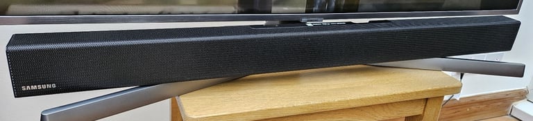 Samsung 50 inch Smart TV + Soundbar & Wireless Subwoofer Bundle Excellent Condition