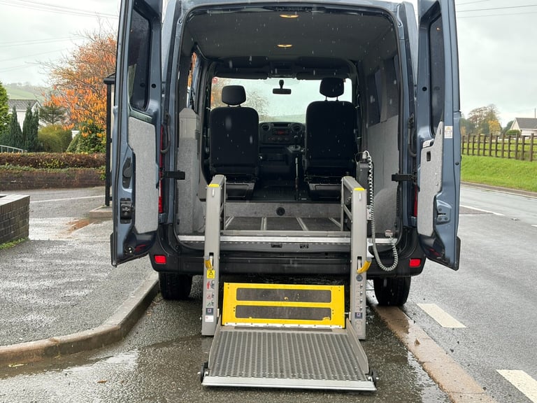 2017 Renault Master SL28dCi 170 Business AUTOMATIC WHEELCHAIR ACCESS/CAMPER PANEL VAN Diesel Auto...