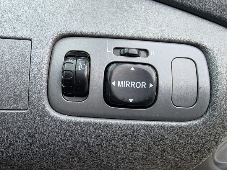 2001 Toyota Yaris 1.3 16v VVTi GLS 3dr Auto [AC] HATCHBACK PETROL Automatic