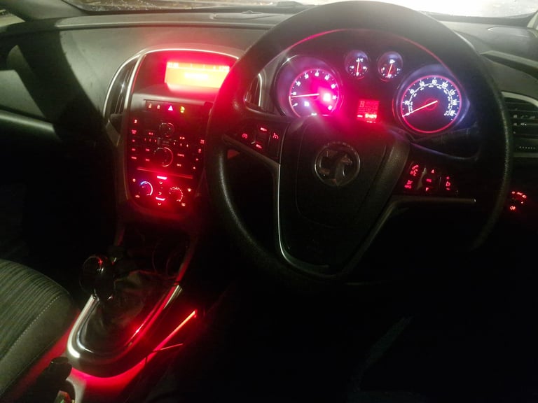 Vauxhall, ASTRA, Hatchback, 2011, Manual, 1598 (cc), 5 doors