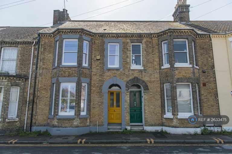 3 bedroom house in Gladstone Road, Whitstable, CT5 (3 bed) (#2633475)