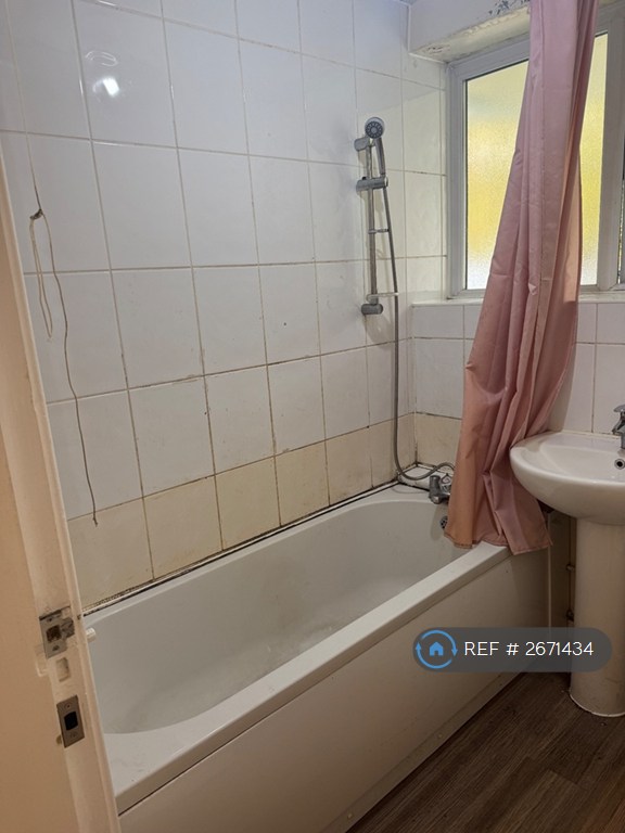 2 bedroom flat in Miranda Court, Salford, M5 (2 bed) (#2671434)