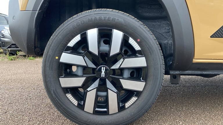 2025 Dacia Spring 27kWh Expression 65 48kW 5dr Auto Electric Hatchback Hatchback Electric Automatic