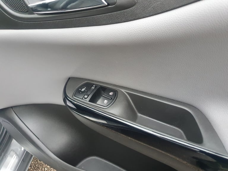2015 Vauxhall Corsa 1.2 SE 5dr HATCHBACK Petrol Manual