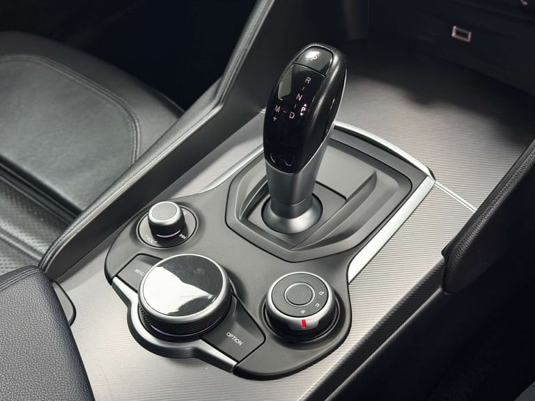 2017 Alfa Romeo Giulia 2.2 JTDM-2 180 Speciale 4dr Auto SALOON DIESEL Automatic