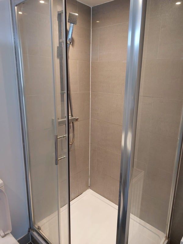En-Suite Loft, Prime Location Airport access
