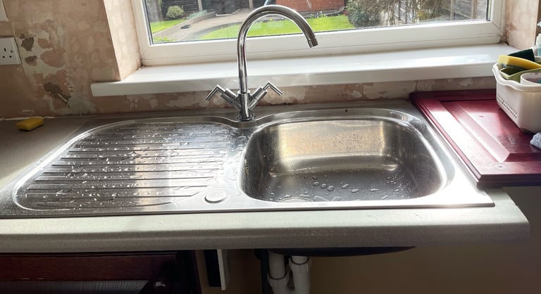 Kitchen stainless sink.