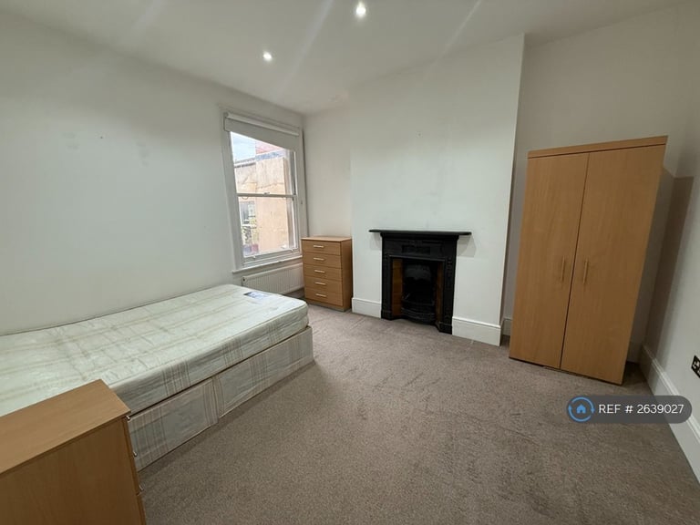 3 bedroom flat in Lyncroft Mansions, London, NW6 (3 bed) (#2639027)