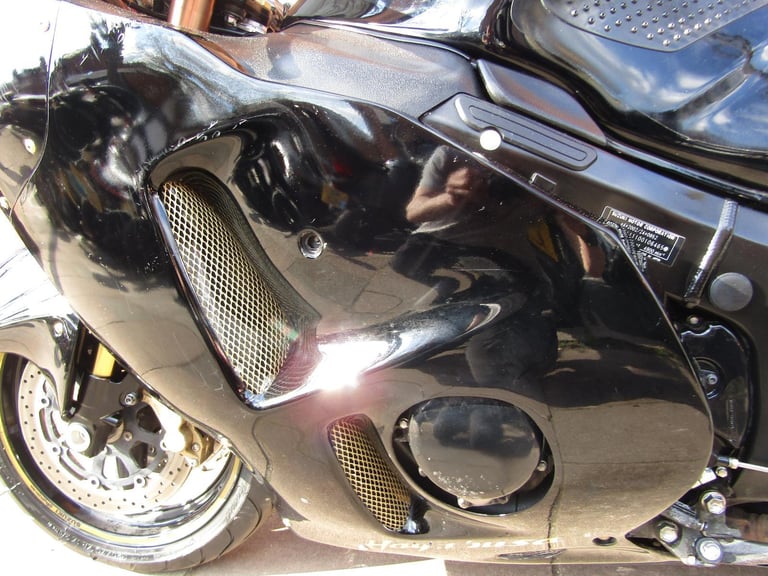 SUZUKI GSX1300 HAYABUSA * VERY LOW MILES 11000 *2 FORMER KEEPERS* WOW *