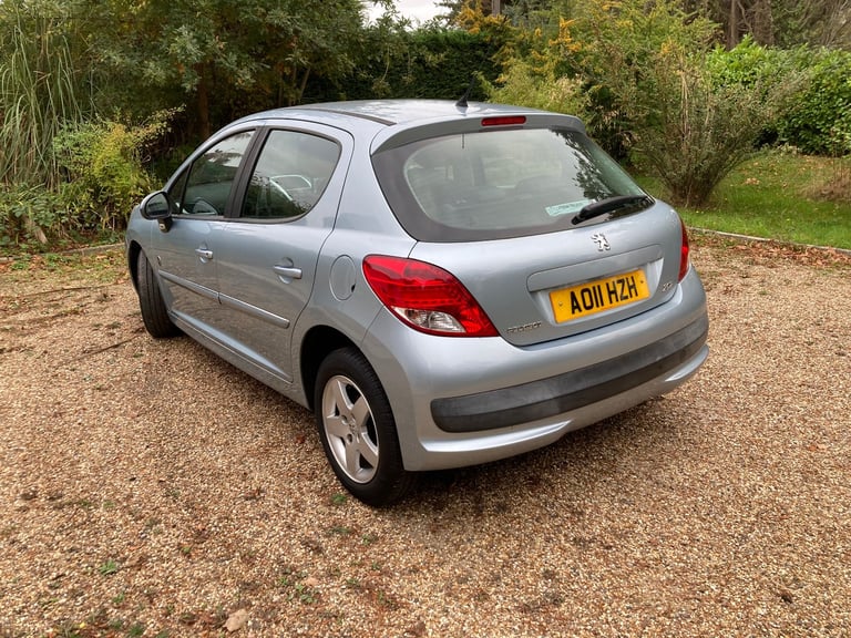 2011 PEUGEOT 207 1.4 VTi ENVY LOW MILAGE 5 DOOR HATCHABACK. LONG MOT CHEAP TAX.